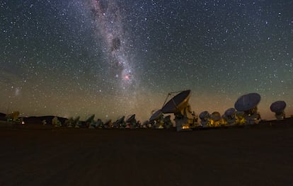 As antenas do telescópio ALMA, no deserto de Atacama (Chile). 