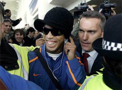 Llegada de Ronaldinho al aeropuerto John Lennon