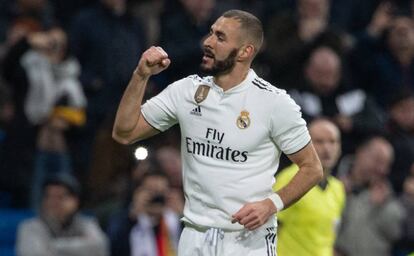 Karim Benzema celebra su gol ante el Rayo.