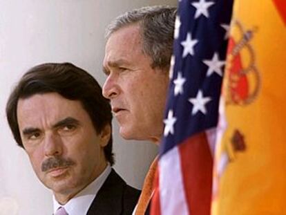 Aznar y Bush, durante la rueda de prensa posterior a su encuentro en la Casa Blanca.