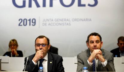 Los consejeros delegados de Grifols, Raimon Grifols (i) y Víctor Grifols Deu (d).