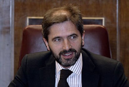 Carlos Aragonés,  durante la ceremonia de constitución de las Cortes.