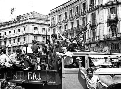 Felipe Sandoval firma una declaración inculpatoria de 36 folios. En ellos se puede leer: Los anarquistas somos la hostia, compañero. Sabemos retorcernos el corazón si hace falta para cumplir nuestro deber revolucionario. Lo que esos jovencitos comunistas que presumen de coraje no se atreven a hacer, aquí está el viejo Felipe, anarquista, dispuesto a hacerlo en bien de nuestros sagrados ideales. Aunque el corazón se me salga por la boca". El atracador, el líder de una de las checas más temidas de Madrid, el asesino, se quita la vida poco después. Nadie reclamará su cadáver.