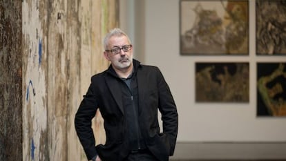 Bartomeu Mar&iacute;, director of the MACBA, with a work by Raymond Hains belonging to the permanent collection.