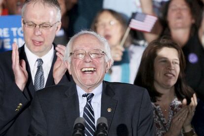 Bernie Sanders comemora vitória em New Hampshire.