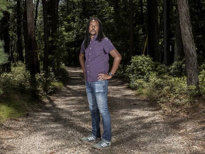 El escritor Colson Whitehead, en East Hampton (Nueva York).