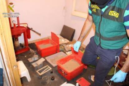 El laboratorio a gran escala de corte y manipulación de heroína en Gavà.