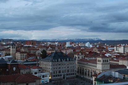 Panorámica con Casa Botines en el centro.