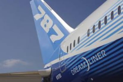 La la Dirección de Aeronáutica Civil (FAA por su sigla en inglés), aprobó oficialmente la producción de los aviones 787 de Boeing en agosto de 2011 después de lo que entonces describió como "una rigurosa revisión de los sistemas de calidad". EFE/Archivo