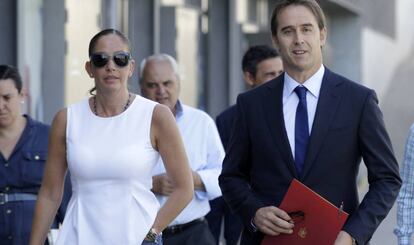 Claramunt acompaña a Lopetegui durante una concentración de la selección.