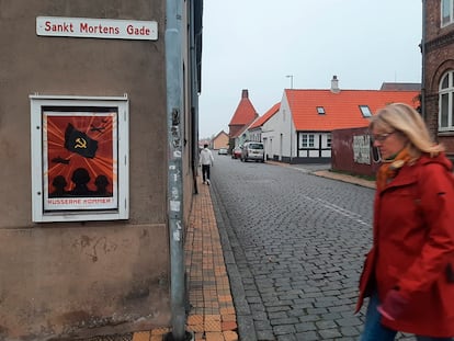 Un cartel del Museo de Bornholm que rezaba "¡Que vienen los rusos!", el jueves en Ronne (Dinamarca).