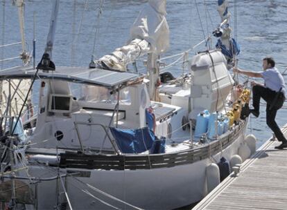 El velero abordado en alta mar con 250 kilos de cocaína, en el Puerto de Vigo.