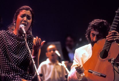 Lole y Manuel, durante una actuación en el teatro Monumental de Madrid en 1995. 