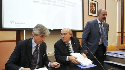 A la izquierda Josep M. Argimon, director de la AQuAS, el consejero de Salud, Boi Ruiz, y Josep María Pedrosa, director del CatSalut.
