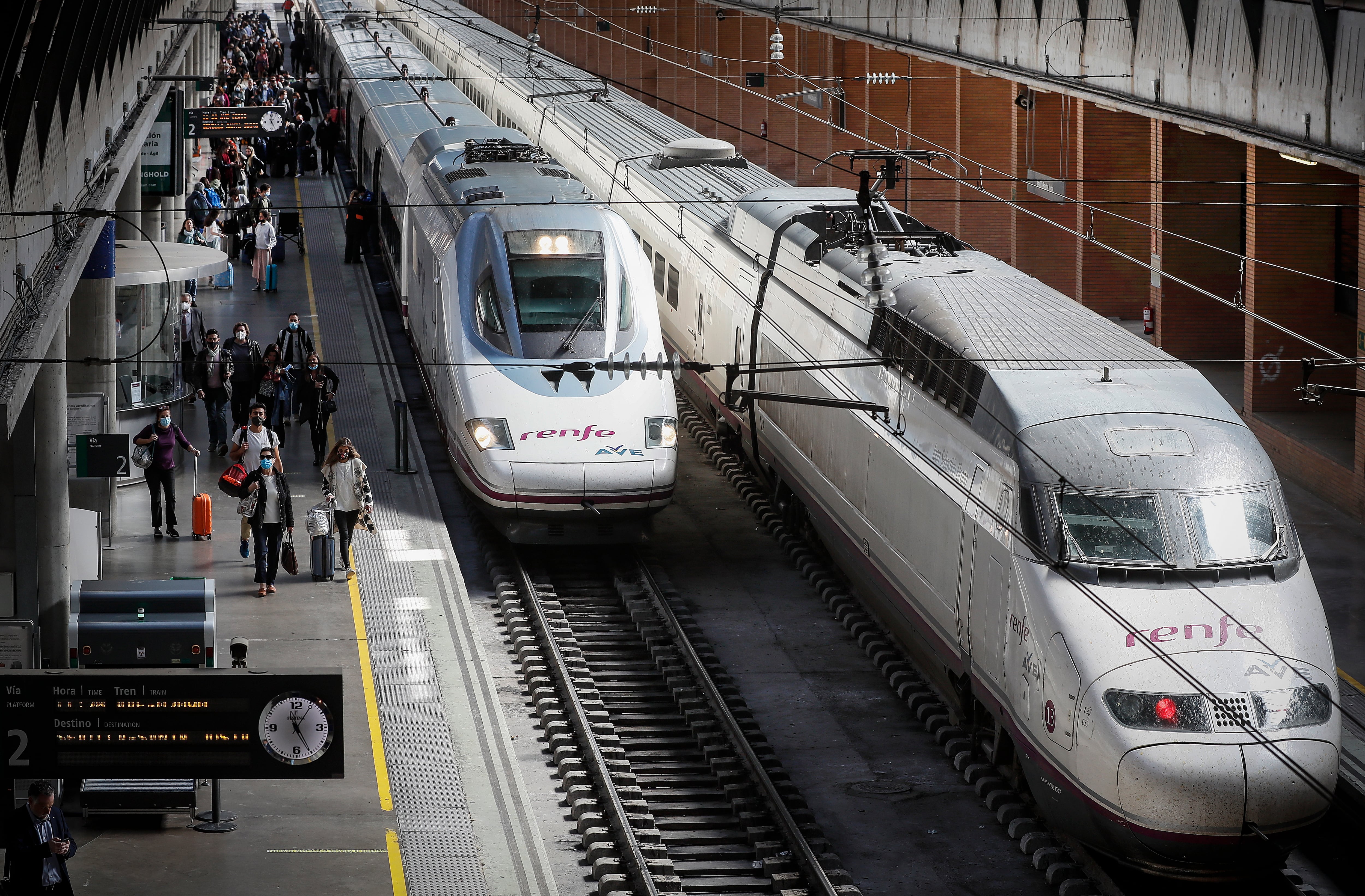 Trenes de alta velocidad del servicio AVE de Renfe.