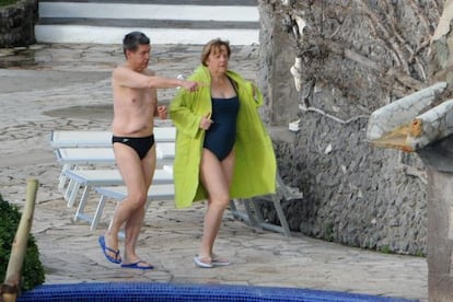 Angela Merkel y su marido, Joachim Sauer, en las termas de Afrodita, al sur de la isla italiana de Isquia.