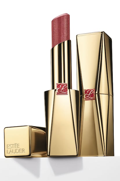 Los labios suponen todo un reto para la larga duración. Pure Color Desire Rouge Excess de Estée Lauder (39,95 € en Look Fantastic) desafía al tiempo con su duración de ocho horas. Con un 25% de pigmentos puros para conseguir un color intenso de un solo trazo, sus perlas logran un acabado metalizado.