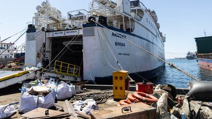 El transbordador Akdeniz, una de las embarcaciones de la Flotilla de la libertad, en el puerto de Tuzla, en Estambul (Turquía), el 15 de abril.