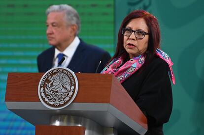 En una conferencia mañanera de 2021, la secretaria de Educación entrante, Leticia Ramírez, acompañada por el presidente Andrés Manuel López Obrador