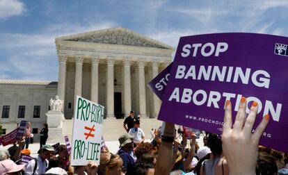 Protesta contra la prohibición del aborto ante el Supremo en Washington.