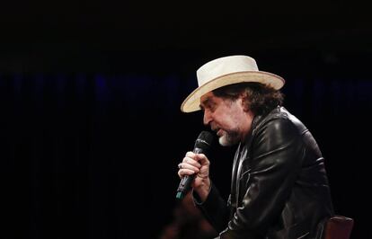 Joaquín Sabina durante la rueda de prensa en Buenos Aires.