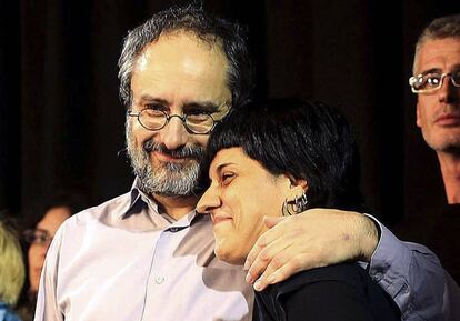 Antonio Baños i Anna Gabriel, al final de l'assemblea.