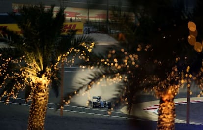 Rosberg, durante la segunda sesión de ensayos en Bahréin. 
