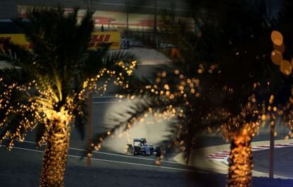 Rosberg, durante la segunda sesión de ensayos en Bahréin.
