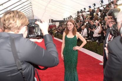 Julianne Moore, en la alfombra roja ante decenas de fotógrafos en los últimos premios de la SAG.