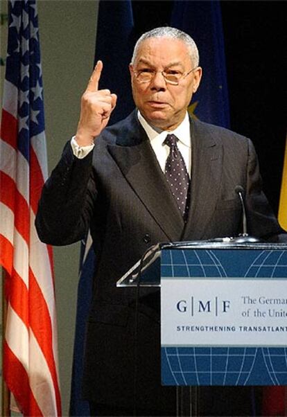 Colin Powell, durante su conferencia en Bruselas.