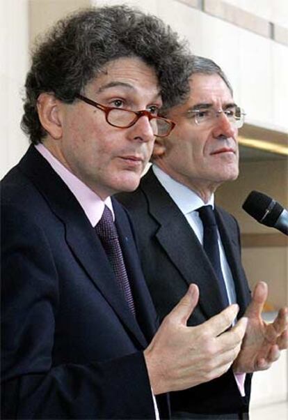 Thierry Breton (izquierda), junto al presidente de Suez, Gerard Mestrallet.