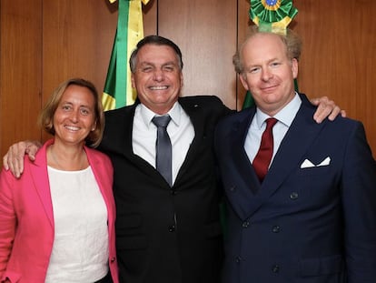 El presidente de Brasil, Jair Bolsonaro, junto a la diputada alemana Beatrix von Storch y a su marido, Sven von Storch