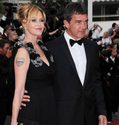 <p>En junio de 2014 Antonio Banderas y Melanie Griffith anunciaban su separación tras casi dos décadas de matrimonio. Aunque al principio las cosas no fueron fáciles entre ellos, poco a poco fueron retomando el contacto y se dejaban ver juntos en actos por su hija, Stella del Carmen. </p> <br> <p> <p> Se supone que deberíamos de estar tirándonos ceniceros a la cabeza o negando la existencia del otro. Melanie y yo nos tenemos muchísimo cariño, y hay cosas de ella que me gustan mucho”, decía el actor malagueño en una entrevista con EL PAÍS en noviembre de 2016.</p> <br> <p>