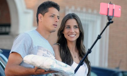 Javier 'Chicharito' Hernández y Lucía Villalón en mayo de 2015.