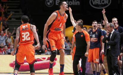 Abalde celebra una acci&oacute;n ante el Unicaja.