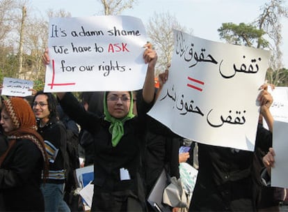 Manifestación a favor de los derechos de la mujer en Teherán.
