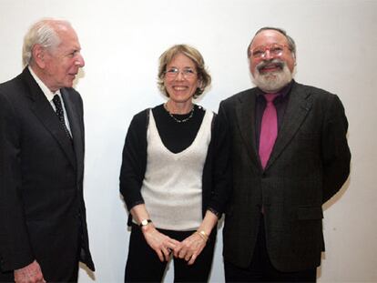 Catherine Camus, entre Jean Daniel (a la izquierda) y Fernando Savater.