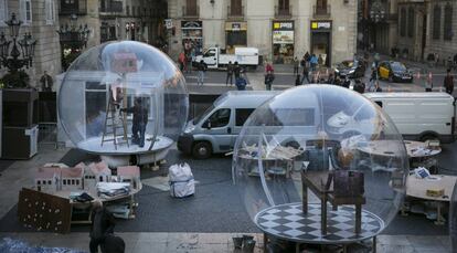 Preparatius del pessebre de Barcelona.