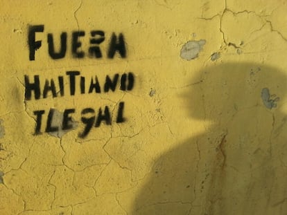 Pintada en Santiago en contra de los haitianos.