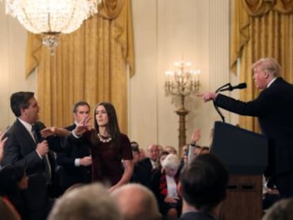 El presidente de EE UU vuelve a cargar contra Jim Acosta al ser preguntado sobre la caravana de migrantes. La Casa Blanca retira la acreditación permanente al reportero