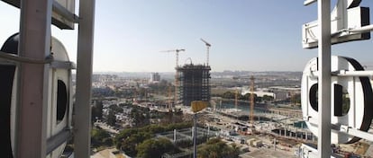 Una vista de las obras de la Torre Pelli en Sevilla