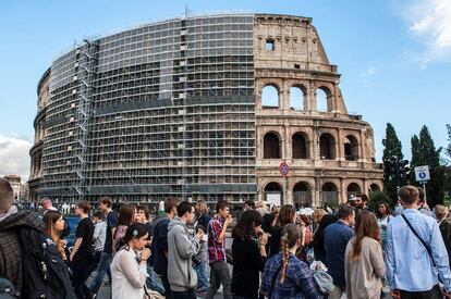 La restauración del Coliseo, que ha tardado tres años en completarse, ha costado 25 millones de euros y ha sido sufragada por Diego Della Valle, dueño de la firma TOD'S.