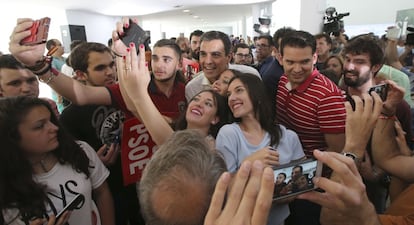 Pedro Sánchez en un acto con jóvenes en la localidad madrileña de Fuenlabrada.