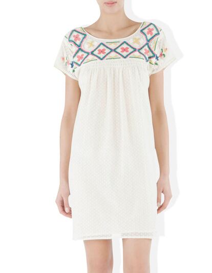 Un vestido superponible como este de Paul&Joe es una buena inversión para pasar el verano. (170 euros).
