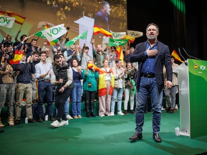 El líder de Vox, Santiago Abascal, interviene durante el acto de reelección del líder de Vox tras la Asamblea General Extraordinaria de Vox, en el Madrid Marriott Auditorium Hotel & Conference Center, a 27 de enero de 2024, en Madrid (España). Vox ha cumplido diez años desde que se presentó al público en un acto celebrado en Madrid y, unos meses después, Santiago Abascal fue elegido presidente de la formación que ayudó a fundar en 2014. Una década después, el líder está a punto de revalidar su cargo por tercera vez y sin contrincantes.
27 ENERO 2024;VOX;REELECCIÓN;POLÍTICA;PARTIDO;DERECHA
Alejandro Martínez Vélez / Europa Press
27/01/2024