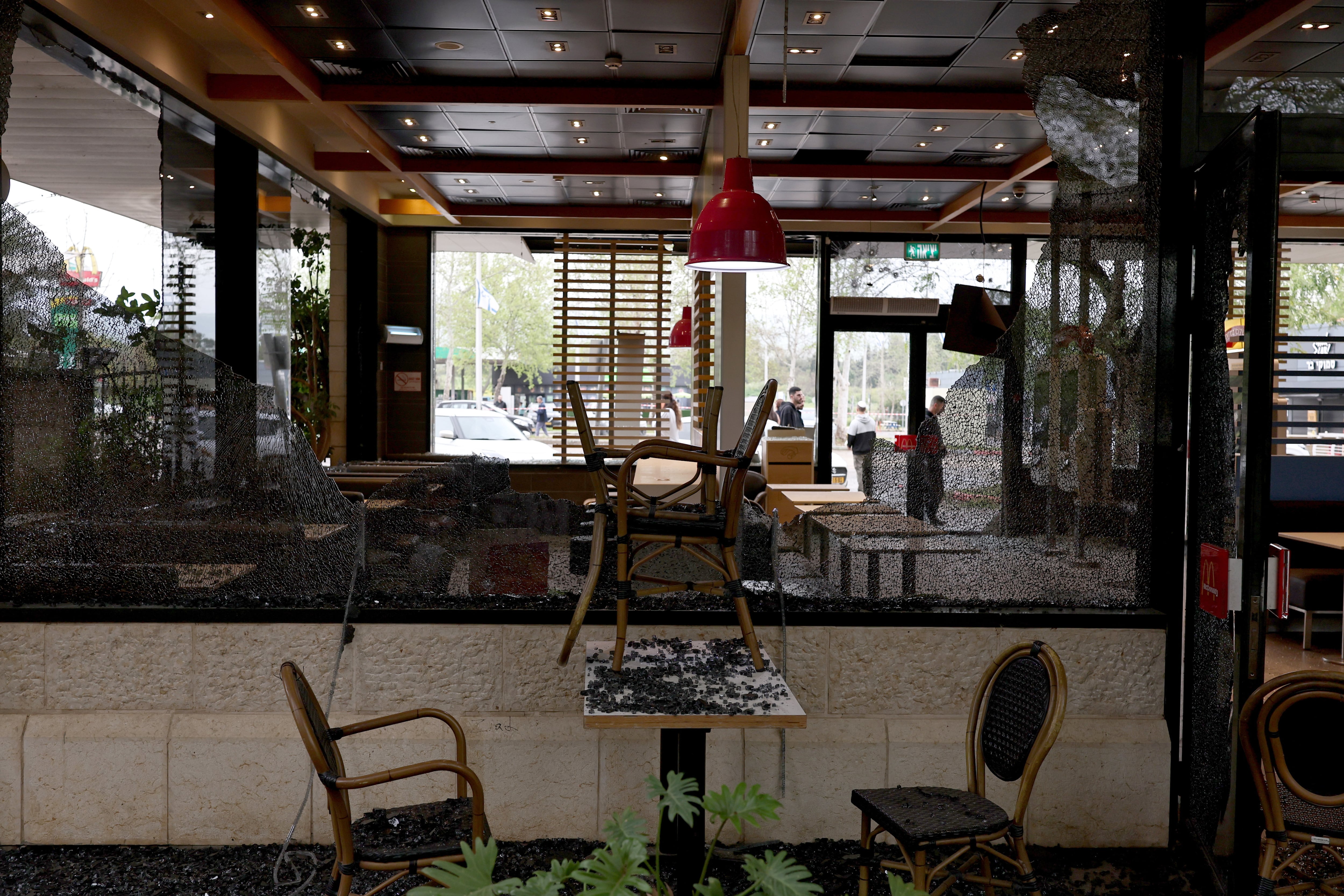 Última hora de la guerra de Estados Unidos e Israel contra Irán, en directo | Israel avisa a Hezbolá de que “pagará un alto precio” por sus ataques en la Pascua judía