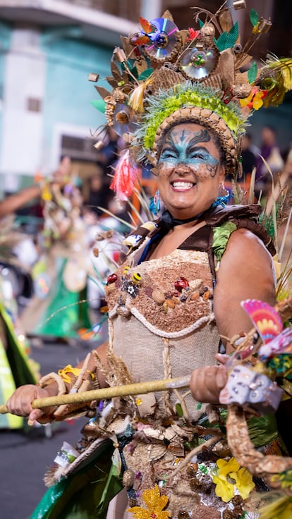 Una de las participantes en el carnaval de Mindelo de 2025, celebrado esta semana.