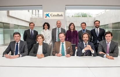 Equipo de préstamos de CaixaBank. De pie: Ricardo Barrenechea, Susana García, Diego Aguinaga, María Isabel Salcedo, Eugenio Tubio y Jaime Vigón. Sentados: Javier Ricote, María José Bosser, Carlos de Parias Halcón, Carlos Mazarío y Guillermo Pérez.