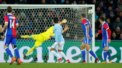 G&uuml;ndogan marca el cuarto gol del City.