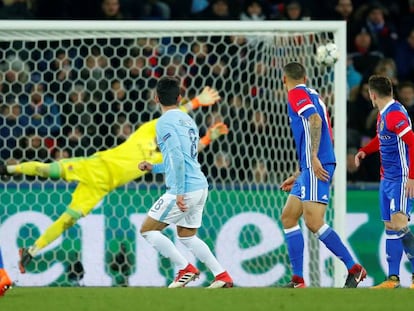 G&uuml;ndogan marca el cuarto gol del City.